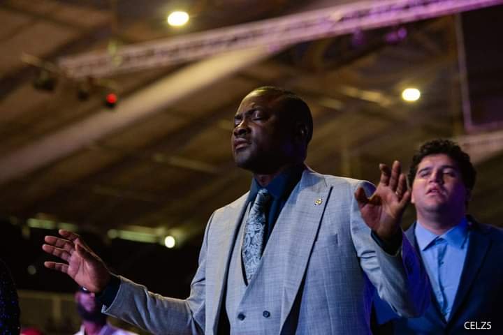 I CAN NEVER BE SMALL