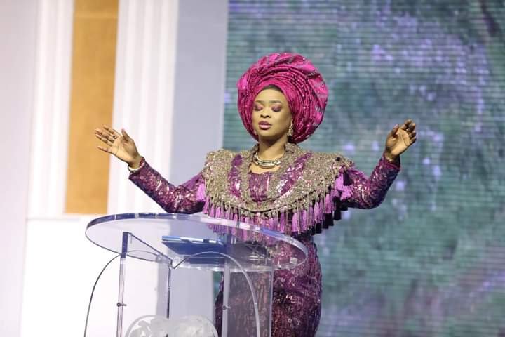 I AM EXTRAVAGANTLY RICH